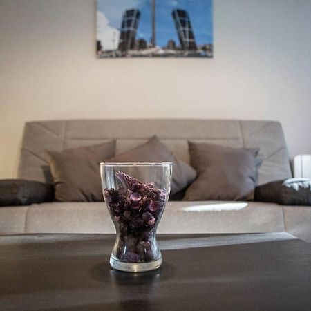Lovely 3 Bedroom Apartment Next To Fuencarral マドリード エクステリア 写真