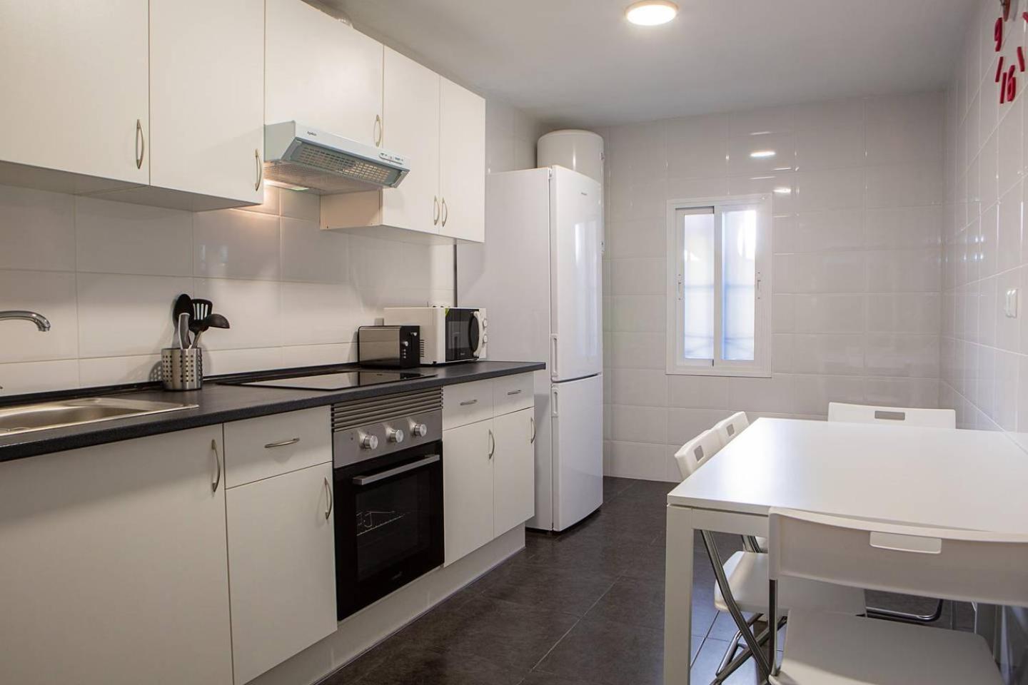 Lovely 3 Bedroom Apartment Next To Fuencarral マドリード エクステリア 写真