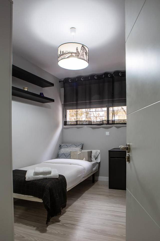 Lovely 3 Bedroom Apartment Next To Fuencarral マドリード エクステリア 写真