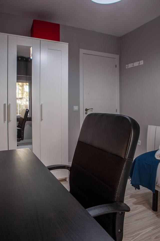 Lovely 3 Bedroom Apartment Next To Fuencarral マドリード エクステリア 写真