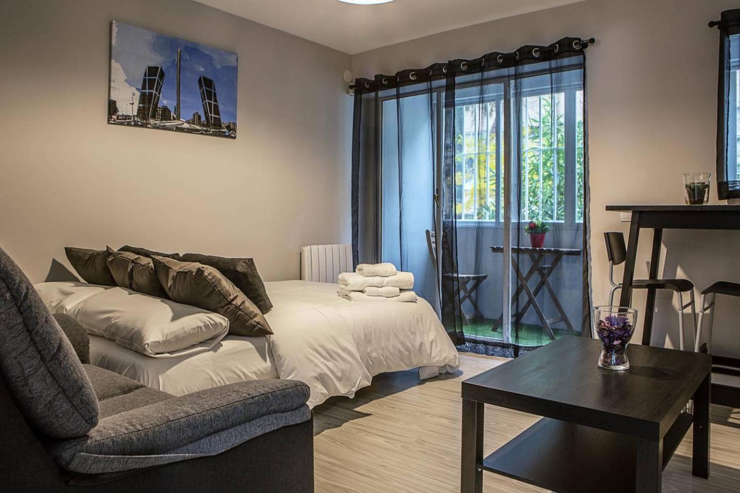 Lovely 3 Bedroom Apartment Next To Fuencarral マドリード エクステリア 写真